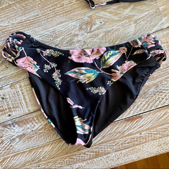 🌸👙 O’Neill bikini bottom 👙🌸 - Picture 8 of 13